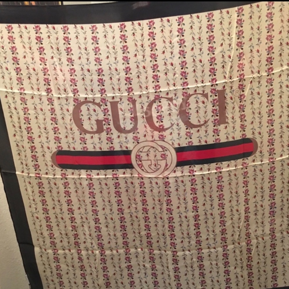 Gucci women’s scarf